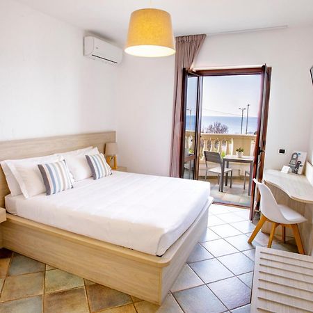 Hotel Corallo Санта-Мария-аль-Баньо Экстерьер фото